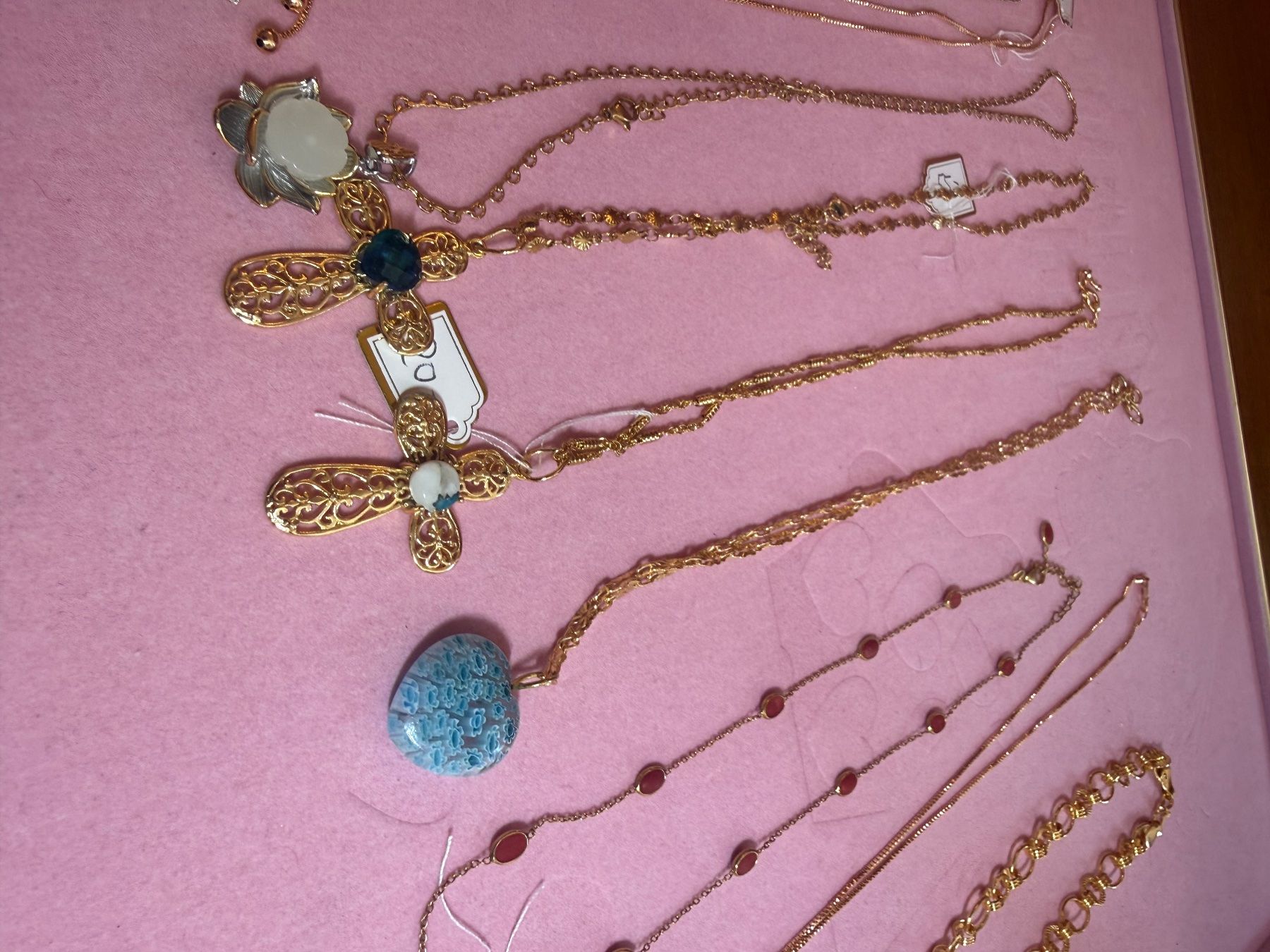 Altri gioielli: Superbe collection de colliers dorés - lot de 12 – Nuovo e nell'imballaggio originale da St-Maurice venduto da Sandrinette123 4