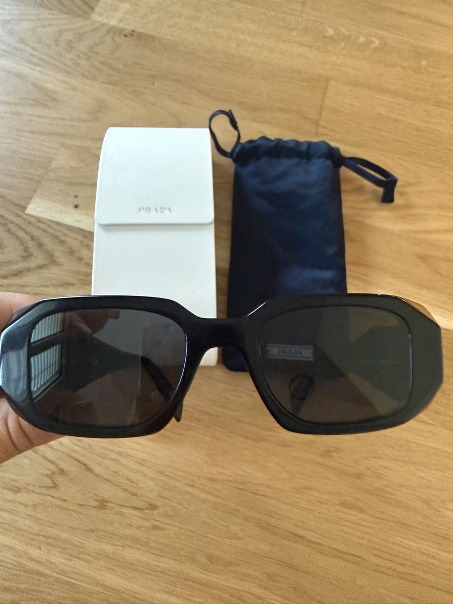 Prada Occhiali & Lenti: Sonnenbrille Prada SPR 17W schwarz – Nuovo (secondo la descrizione) da Zürich venduto da Koller.S 2
