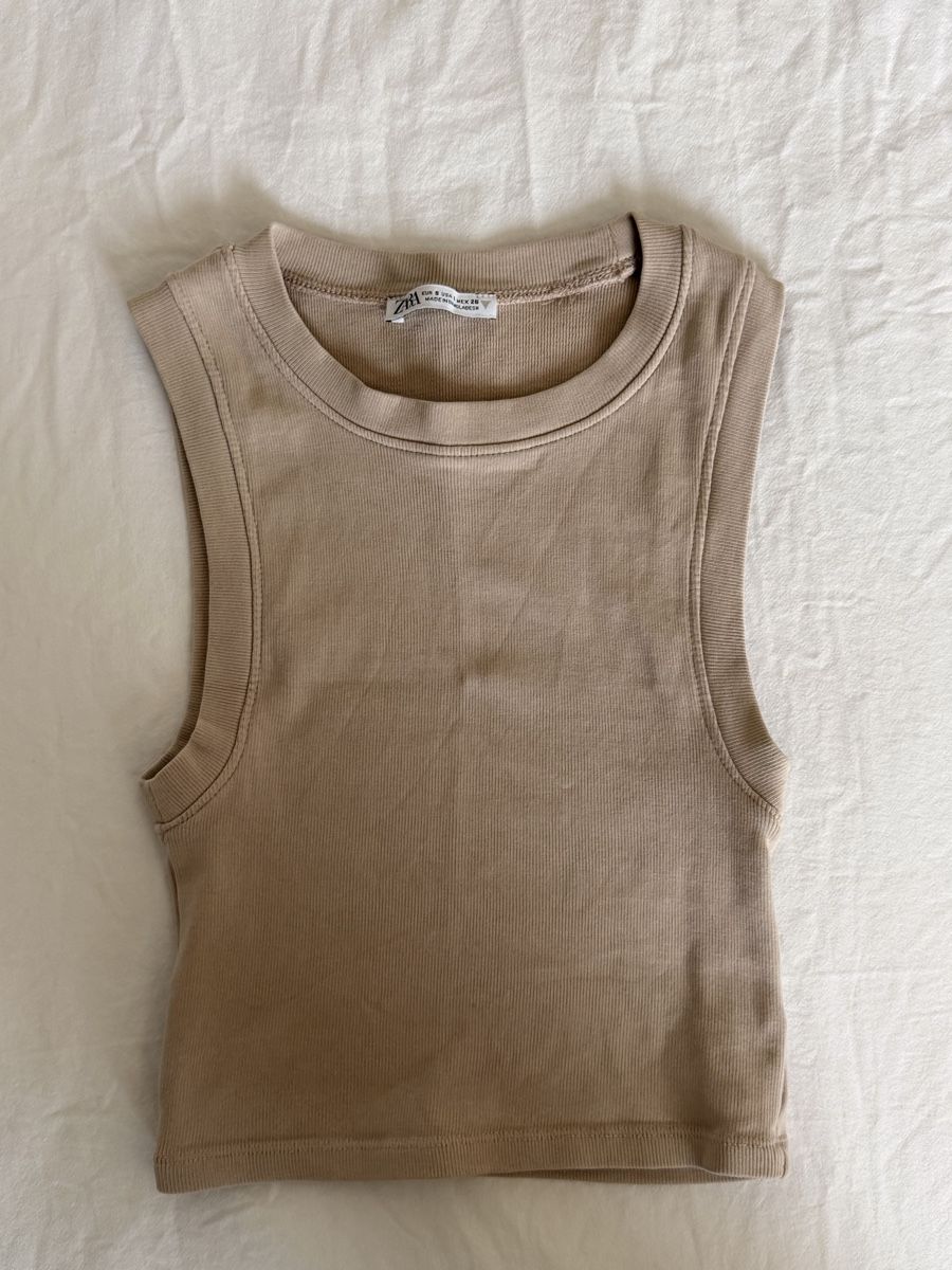 Zara Top: ZARA tank top  – Nuovo (secondo la descrizione) da Buonas venduto da mej_6s67