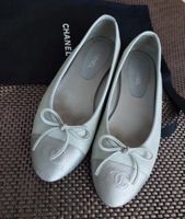 Chanel Ballerinas, Gr. 37.5, grau/silber