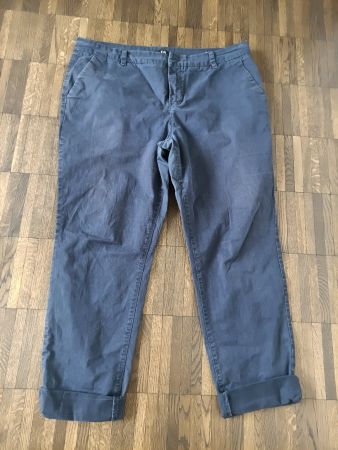 Marineblaue Hose, im Chino Style, Grösse 44