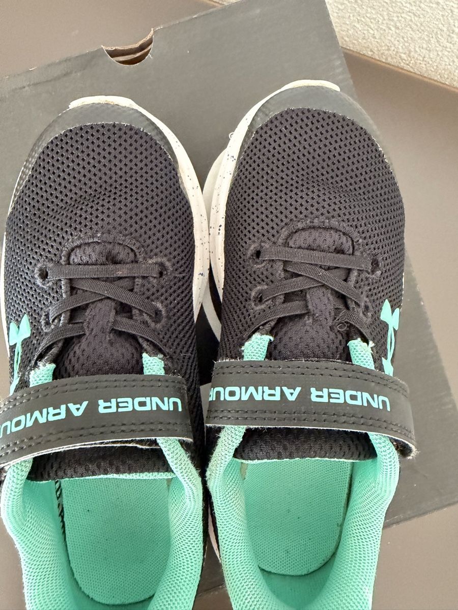 Under Armour Scarpe da uomo: Under Armour Sneacker Grösse 33 – Usato da Bern venduto da Olenush 3