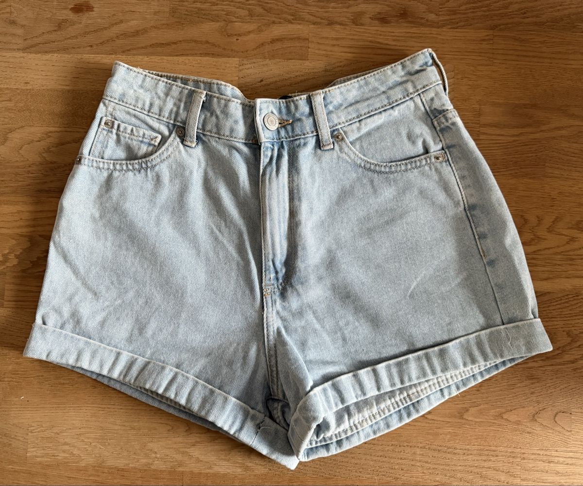 Bershka Jeans: Jeansshorts, Bershka, Grösse 38 – Usato da Anglikon venduto da Haraldinho