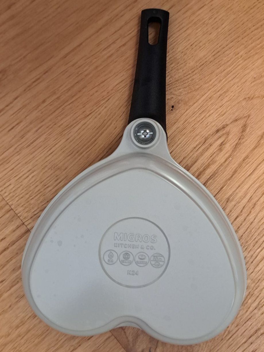 Migros Poêles: Pfanne Herzform MIGR0S KITCHEN & C0. – D'occasion à Erlinsbach par carolinalexia 1