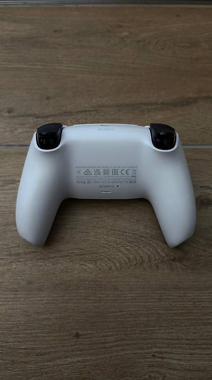 Sony Console: PS5 Slim Digital Edition 1TB + DualSense Controller – Usato da Luzern venduto da Family_Vogel 3