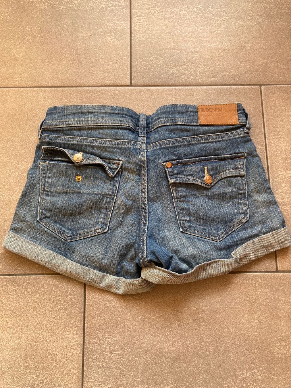 H&M Jeans: Shorts Gr. 34; H&M – Usato da Mosnang venduto da Kusli09 1