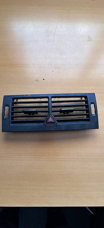 Alle Autoersatzteile: Buse de ventilation centrale Mercedes classe A w169 – Gebraucht aus Montana von SamF3300