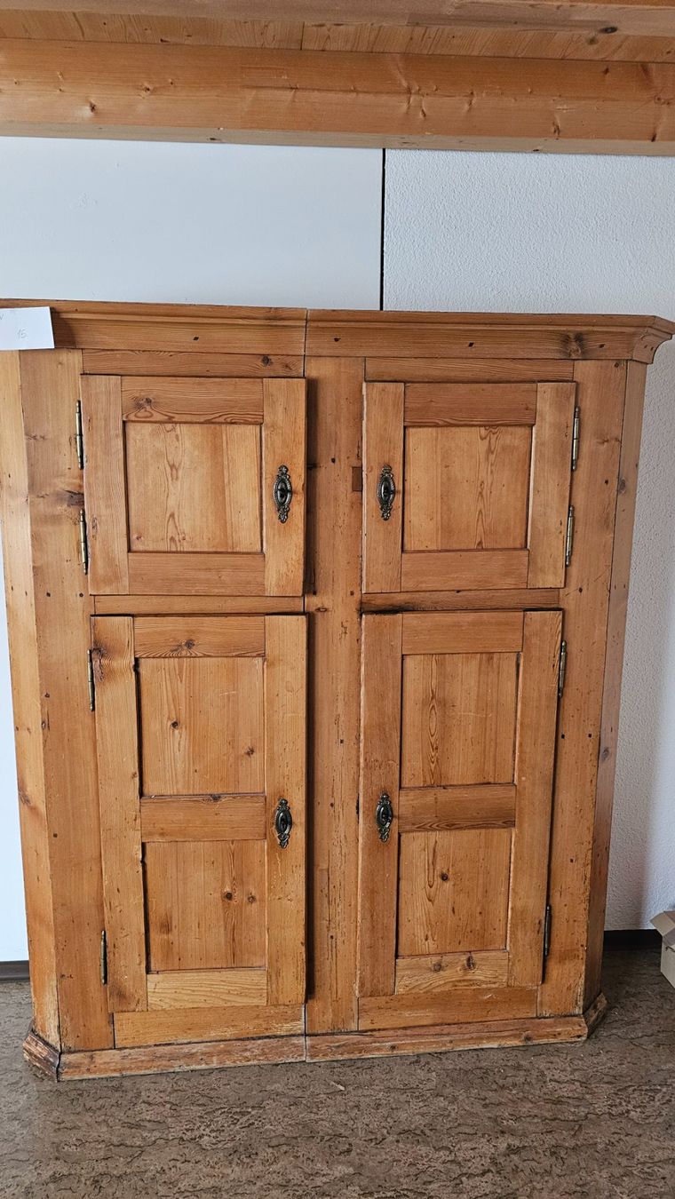 Armadi: Antiker Bauernschrank – Usato da Diessenhofen venduto da Osio 1