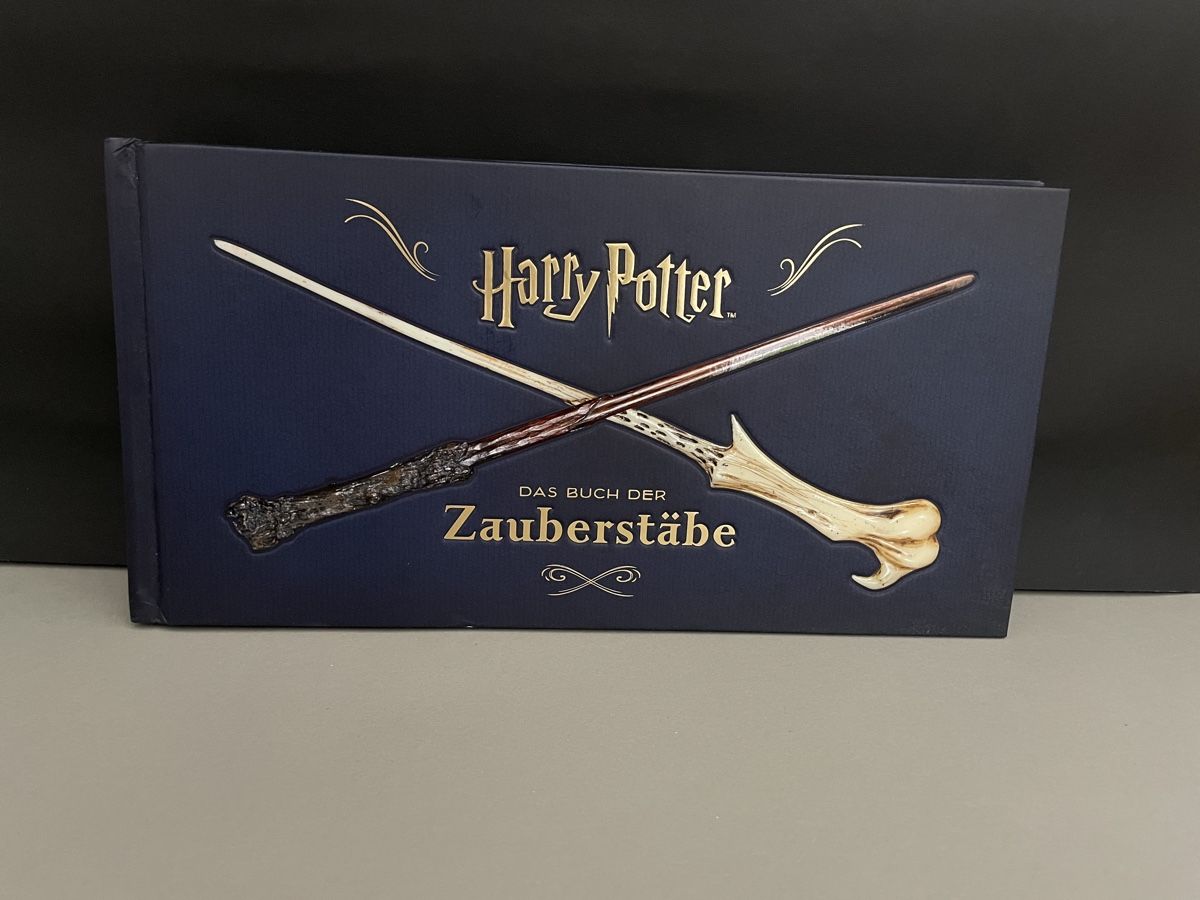 Libri: Harry Potter Das Buch der Zauberstäbe – Nuovo (secondo la descrizione) da Aesch BL venduto da ell_8zv7