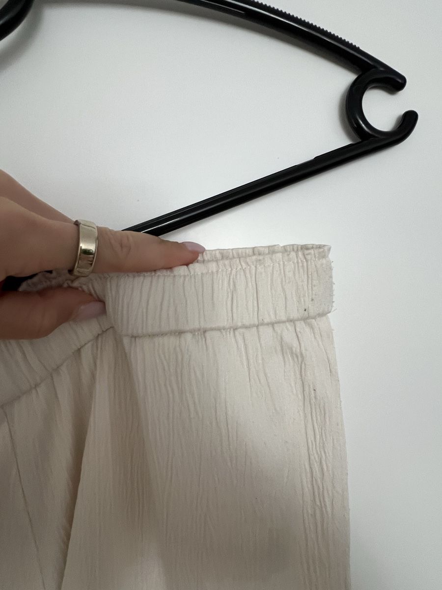 Zara Hosen: Beigefarbene, strukturierte Stoffhose mit elastischem Bund – Gebraucht aus Dietikon von Mischi2167 2