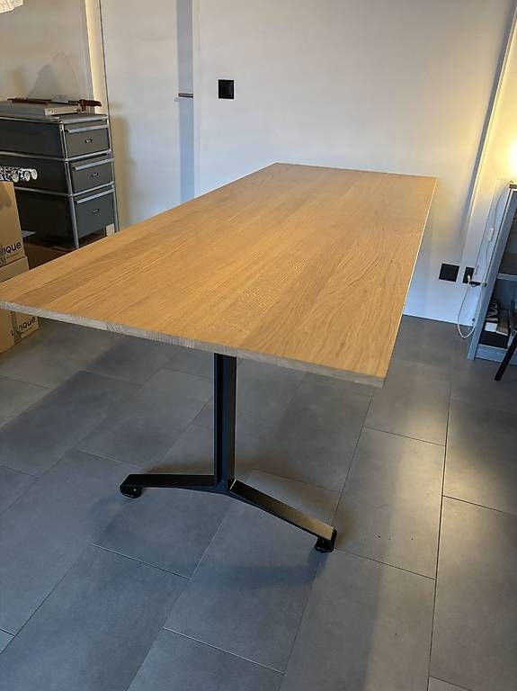 Tavoli: Beizentisch Ausstellungsmodell 200/80cm – Usato da Herisau venduto da Designreich