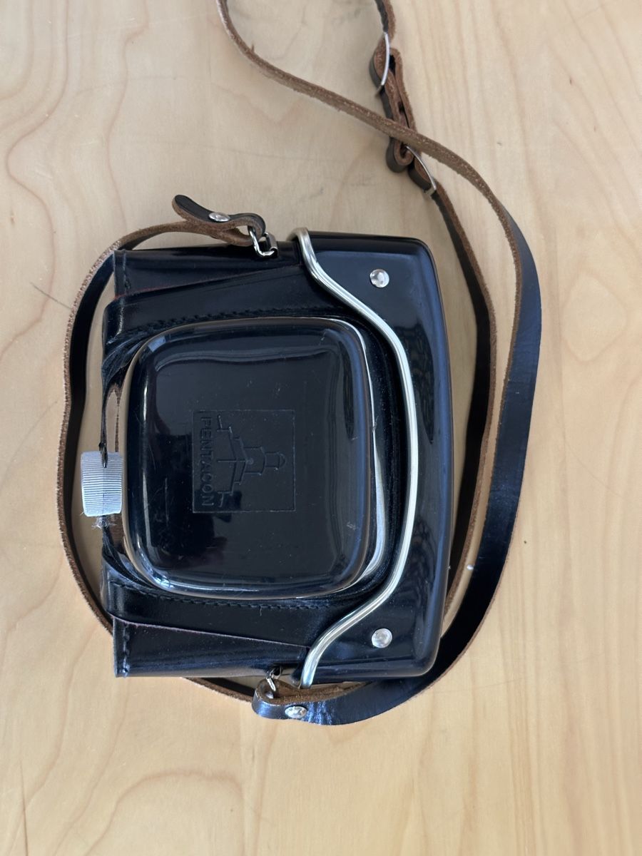 Pentacon Fotocamera: Pentacon Kamera Bereitschaftstasche – Usato da zuchwil venduto da solotin74