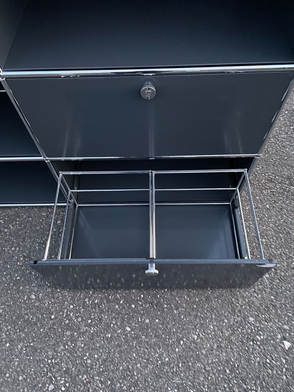 USM Regale: USM Sideboard 2x4 Anthrazitgrau, Lieferung&Umbau möglich – Gebraucht aus Grenchen von Design-Outlet 1