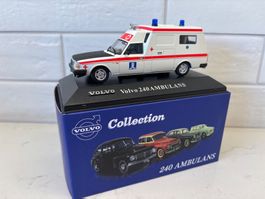 Volvo 240 Ambulance Miniature - Modèle de Collection!