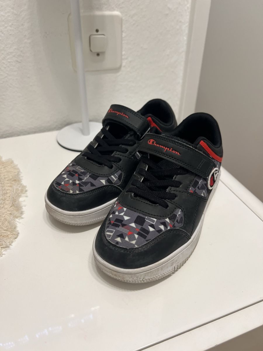 Champion Scarpe per ragazzi: CHAMPION TURNSCHUHE NEUWERTIG GR 33 – Usato da Basel venduto da theo-g77 1