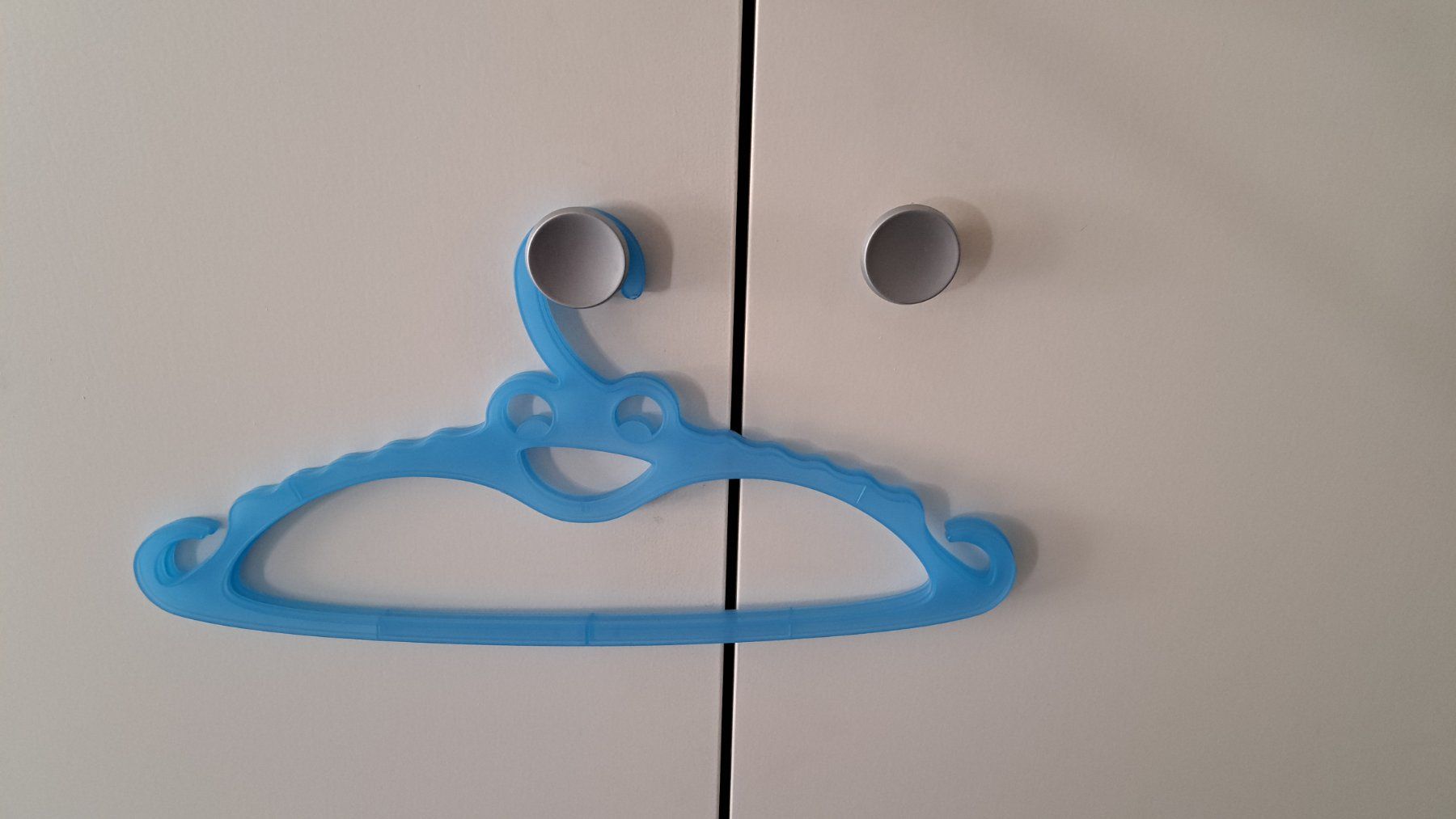 Appendiabiti: Cintres pour enfant - 6 pièces – Nuovo (secondo la descrizione) da Sierre venduto da sabr11 2