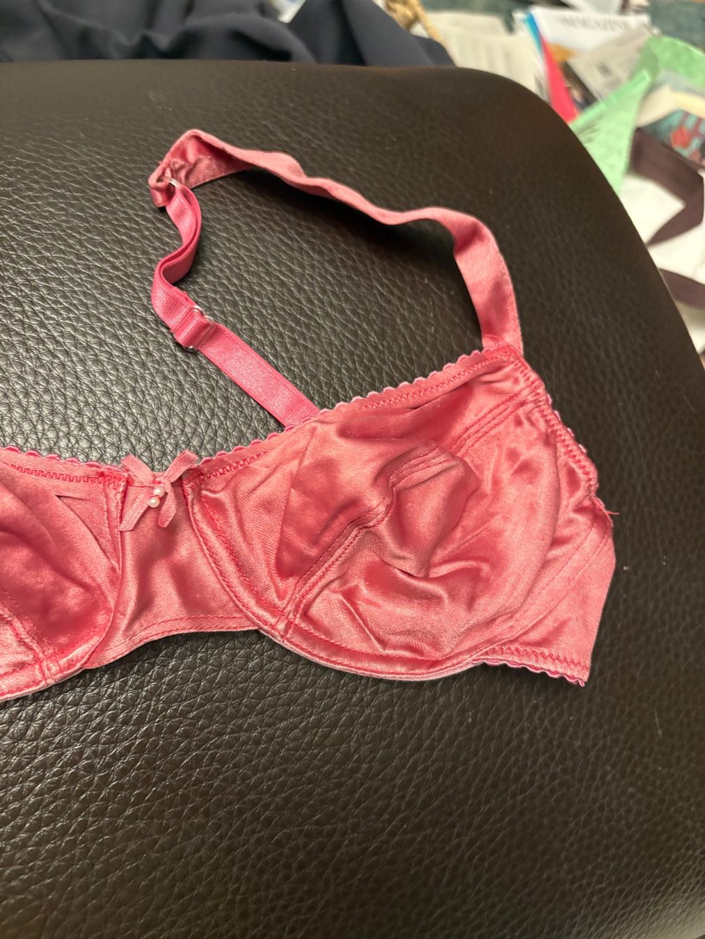 Altra biancheria intima: Soutien-gorge rose satiné, élégant et confortable – Usato da Lausanne venduto da milou201619 2