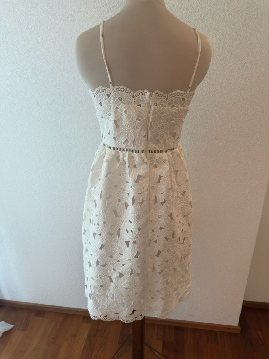 H&M Robes: Spitzenkleid von H&M Grösse 38, weiss – D'occasion à Adliswil par patrizia.roth01 1