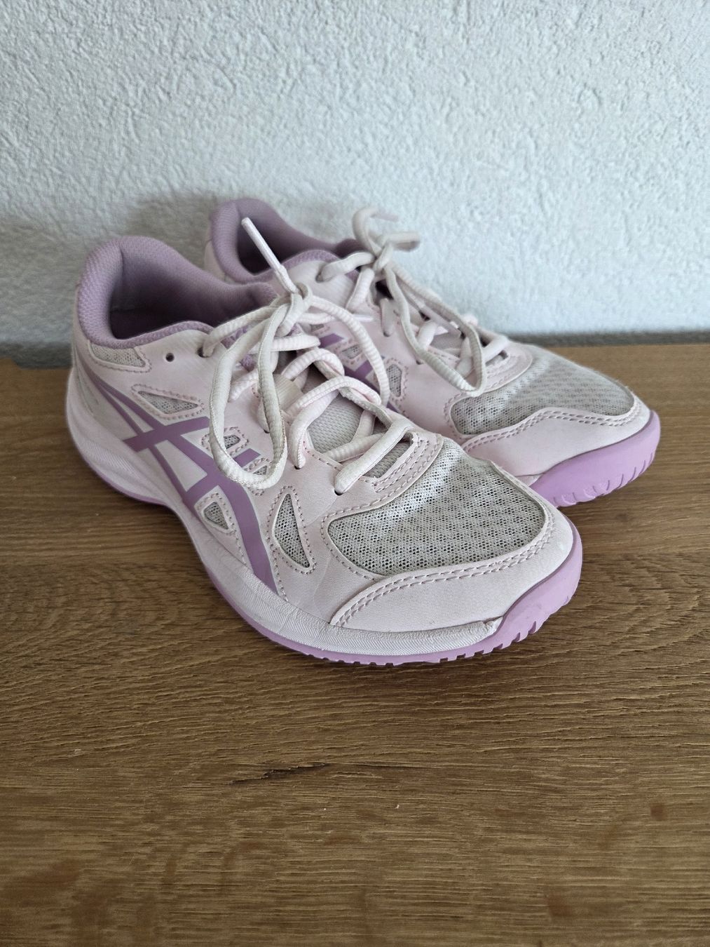 Asics Scarpe per ragazze: Hallenschuhe Asics Upcourt6 Gr.36 – Usato da Zollbrück venduto da Huki1 1