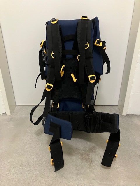 Marsupi portabebè: Brevi Kindertrage-Rucksack mit Sitz, top! – Usato da Lengnau BE venduto da Mdoppia