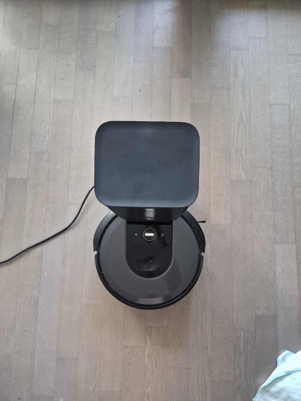 Irobot Aspirateurs & Accessoires: iRobot Roomba i7 – D'occasion à Lenzburg par sae_f8vc 2
