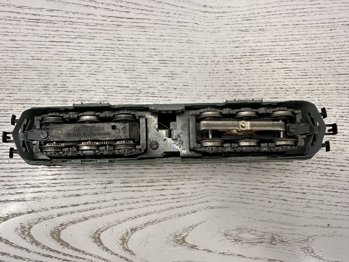Märklin Modelleisenbahnen: Märklin 3050 SBB Ae 6/6 Stadt Basel – Gebraucht aus Lupsingen von New-Haven 5