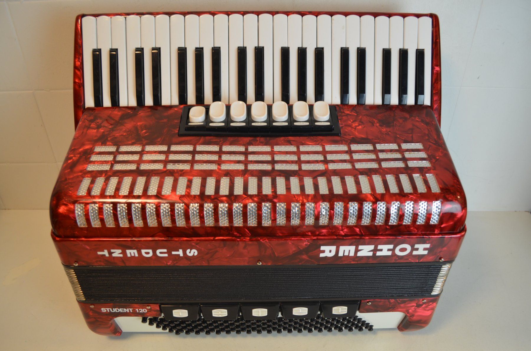 Strumenti musicali: Akkordeon chromatisch Hohner Student 120 – Usato da Zürich venduto da baumusik