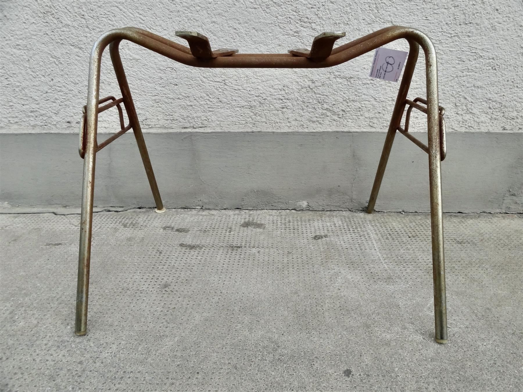 Eames Stühle: Eames Side Chair Base Stacking Base – Gebraucht aus Kerzers von bottlesandboxes 6
