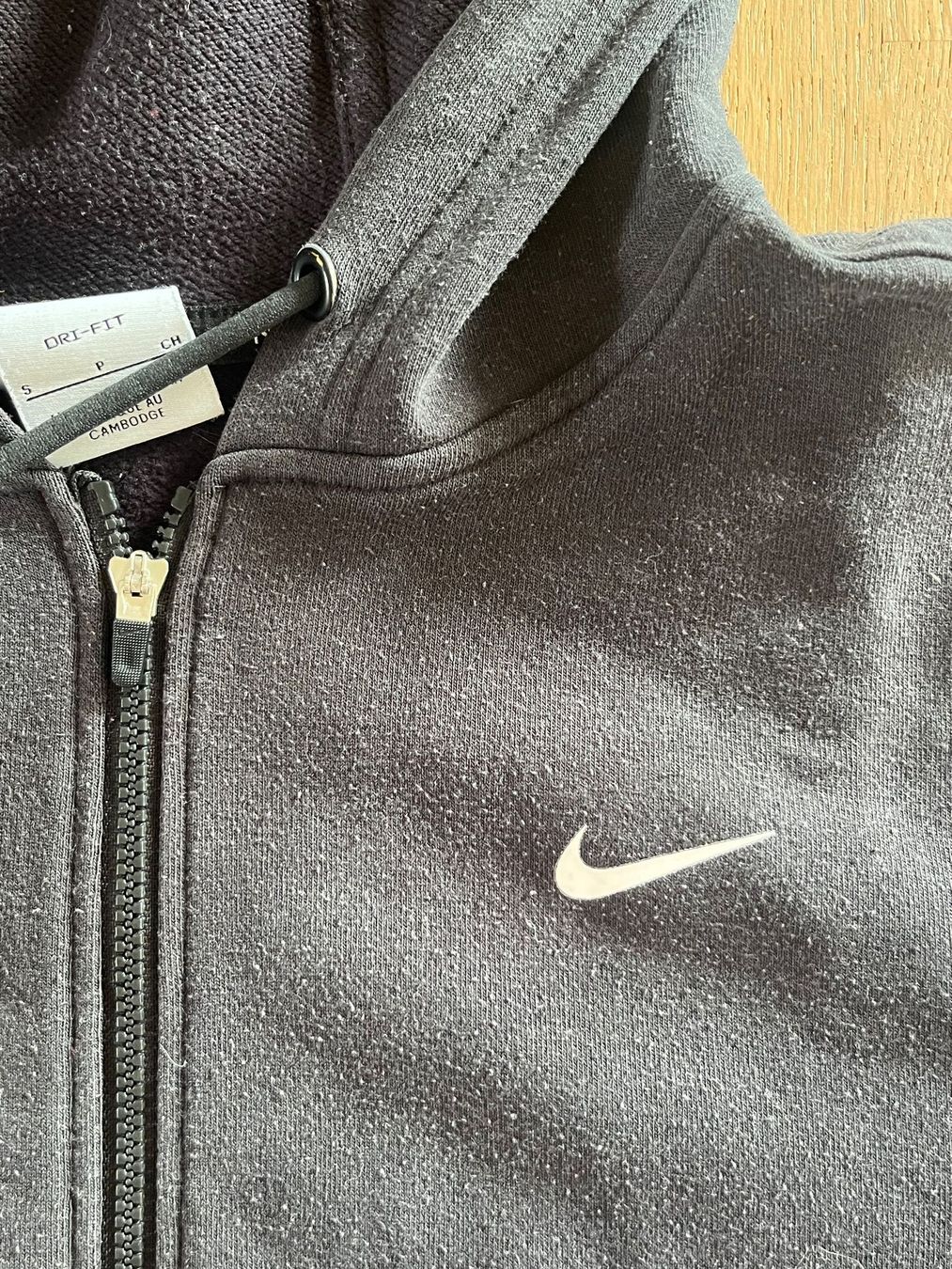 Nike Maglioni & Felpe: Nike Jäckchen/Pulli schwarz – Usato da Laupen BE venduto da lee_ym6v 2