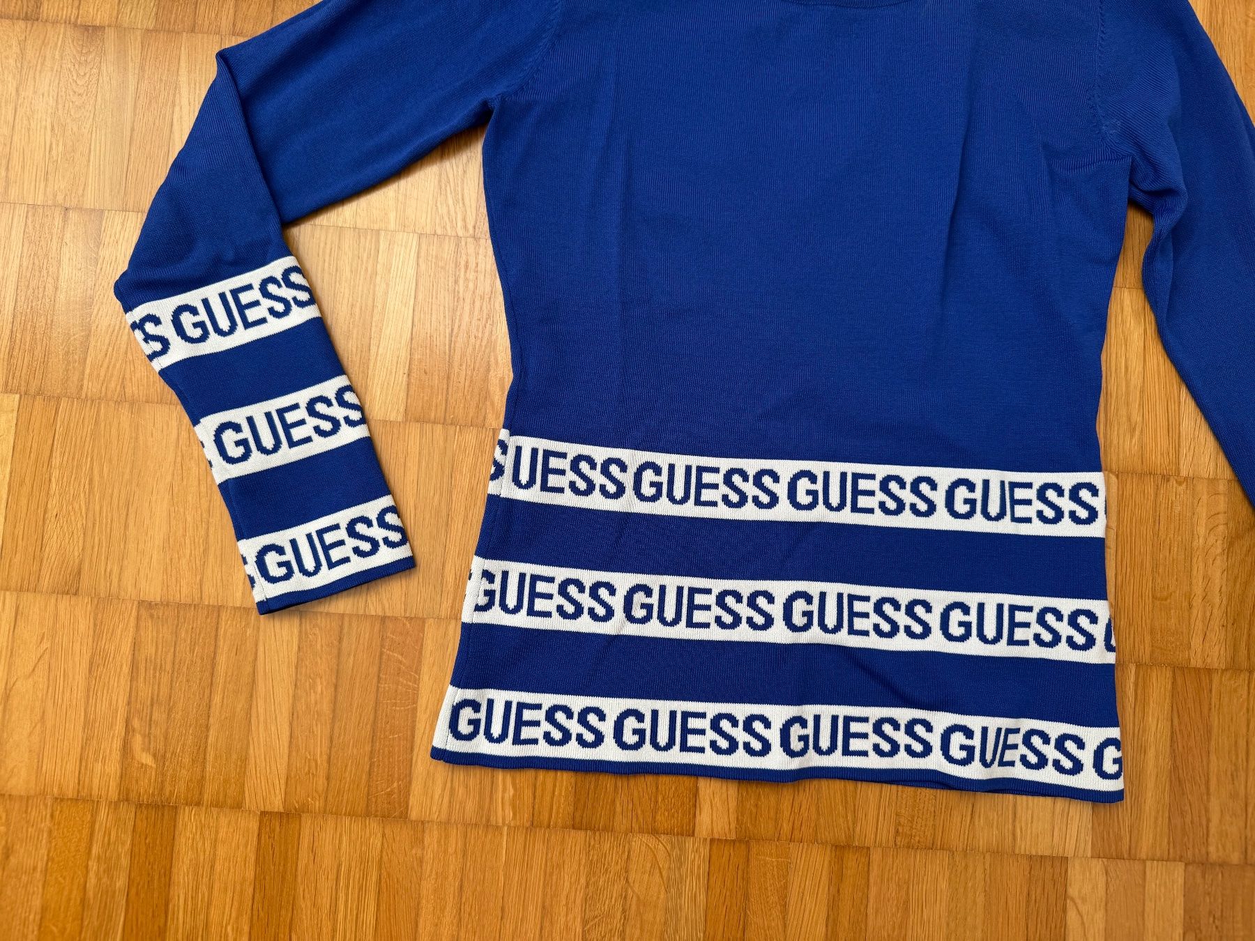 Guess Maglioni & Felpe: Guess Damenpullover blau Gr. M Logostreifen – Usato da Jona venduto da Good_luck1_ 2