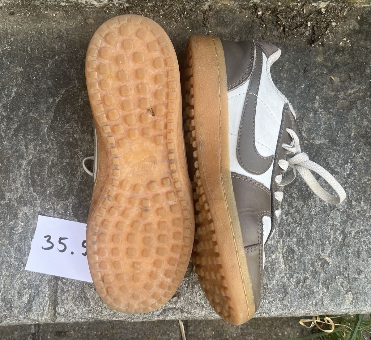 Nike Schuhe für Mädchen: Nike Sneakers/Turnschuhe Grösse 35,5 – Gebraucht aus Jonschwil von Theswissmiss 1