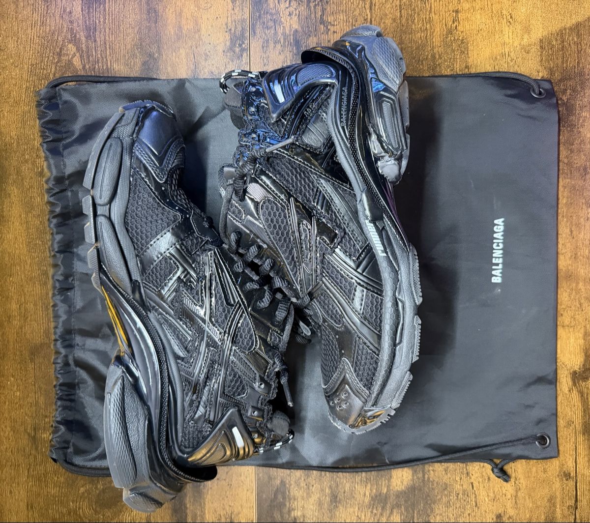 Balenciaga Herrenschuhe: Baskets Balenciaga Runner noir pointure 43 – Neu (gemäss Beschreibung) aus St-Aubin-Sauges von mus_bd8k