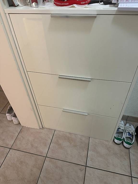 Schränke: Meuble à chaussures – Gebraucht aus neuchatel von Amontei