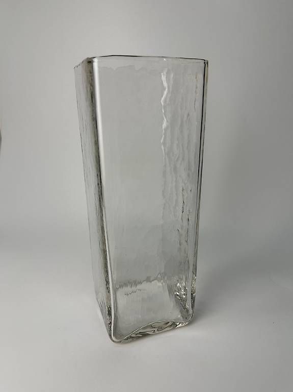Vasi & Recipienti: Vase rectangle transparent en verre soufflé et moulé – Nuovo (secondo la descrizione) da Lausanne venduto da subermarket