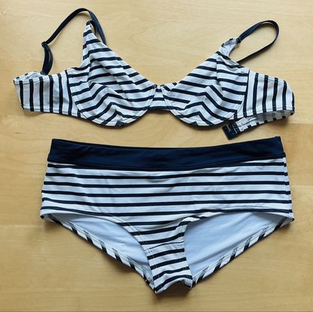 Bikini gestreift in Dunkelblau/Weiss Grösse D42.