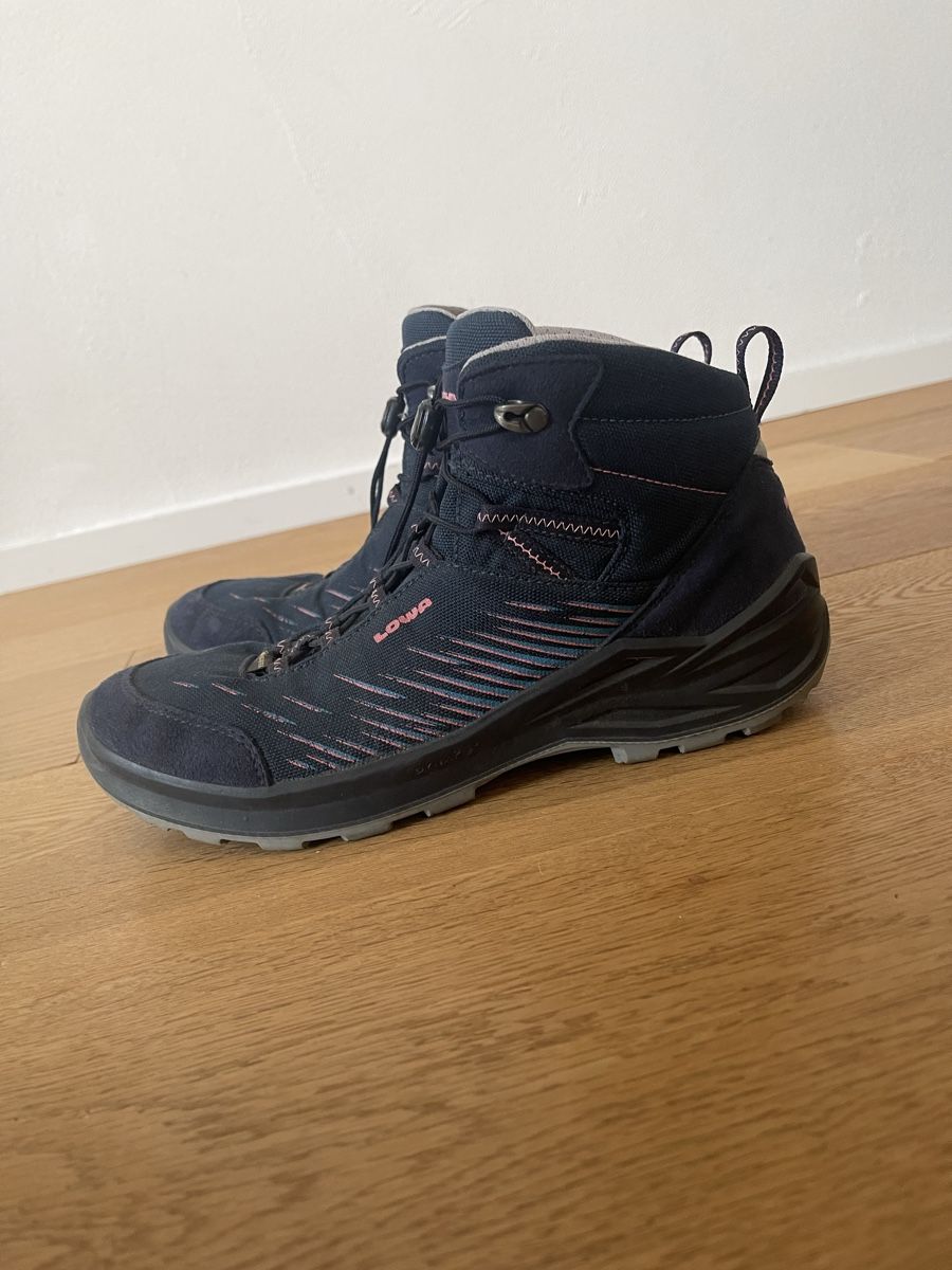 Lowa Scarpe da donna: Lowa Wanderschuhe – Usato da Paspels venduto da Giango33 1