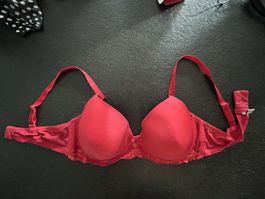 Triumph BH Grösse 85.C rot - für den Sommer!