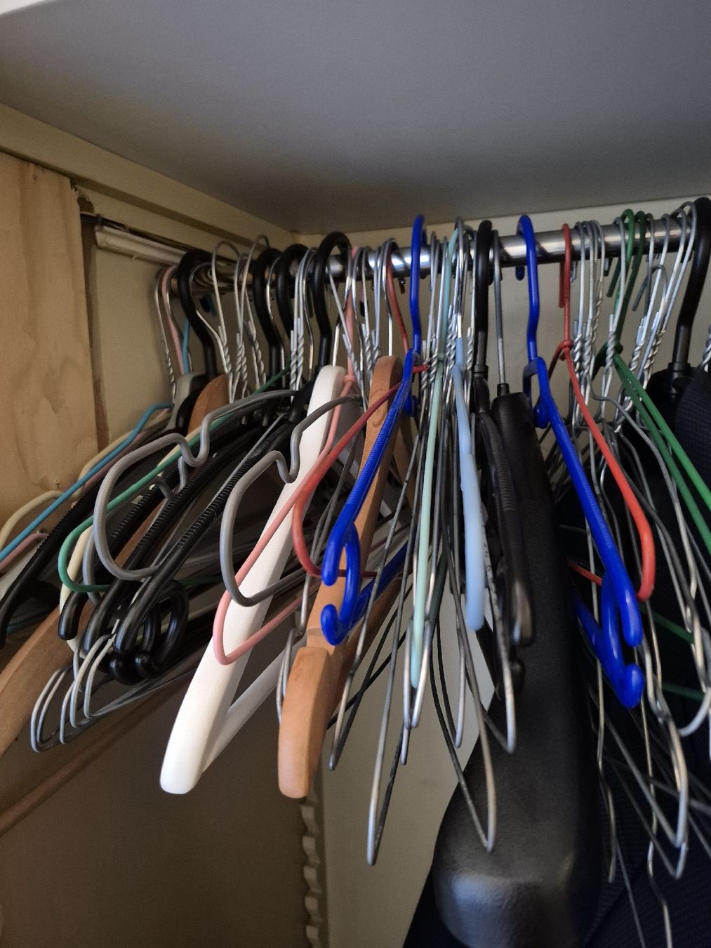 Appendiabiti: hangers – Usato da Zürich venduto da pab_y8n7