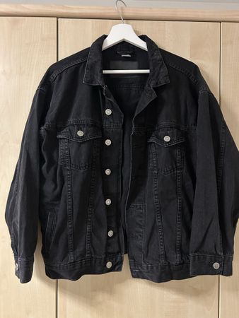 schwarze Jeansjacke