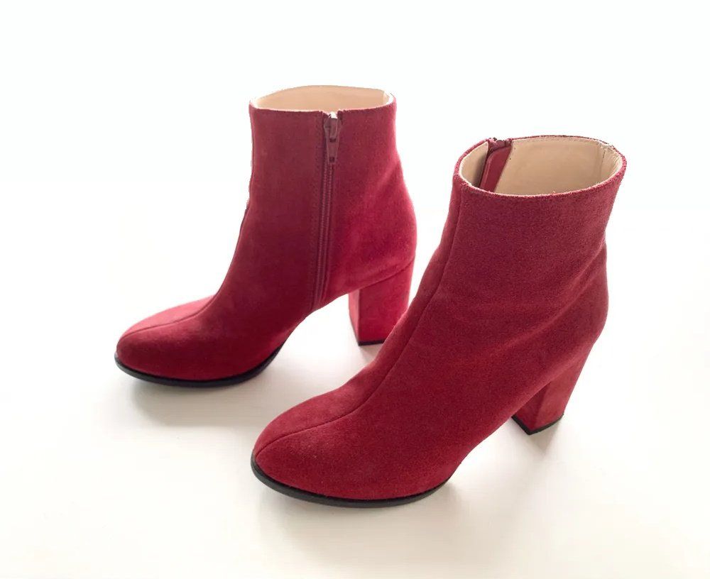 Damenschuhe: Stiefeletten Scarasso - Wildleder rot – Gebraucht aus Mörschwil von Nrohner 1