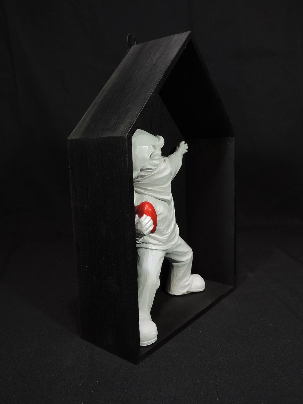 Statuette: Herzwerfer Figur nach Banksy – Usato da Duggingen venduto da roterbambus 5