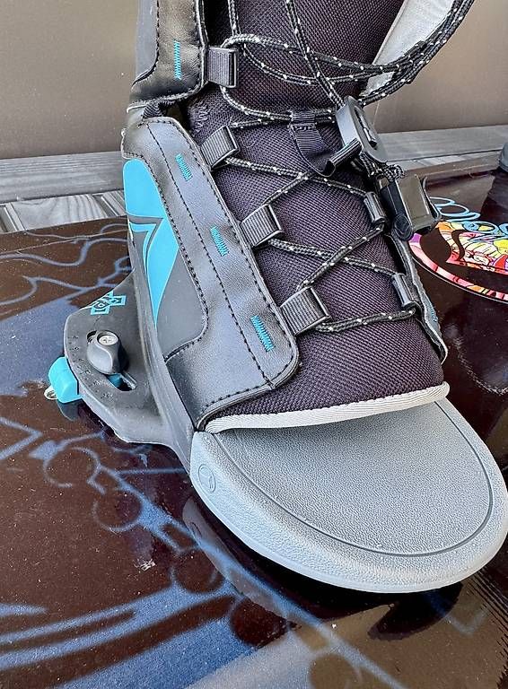Planches de surf: Wakeboard Liquid Force Trip 130  – D'occasion à La Tour-de-Peilz par Vinsobres 4