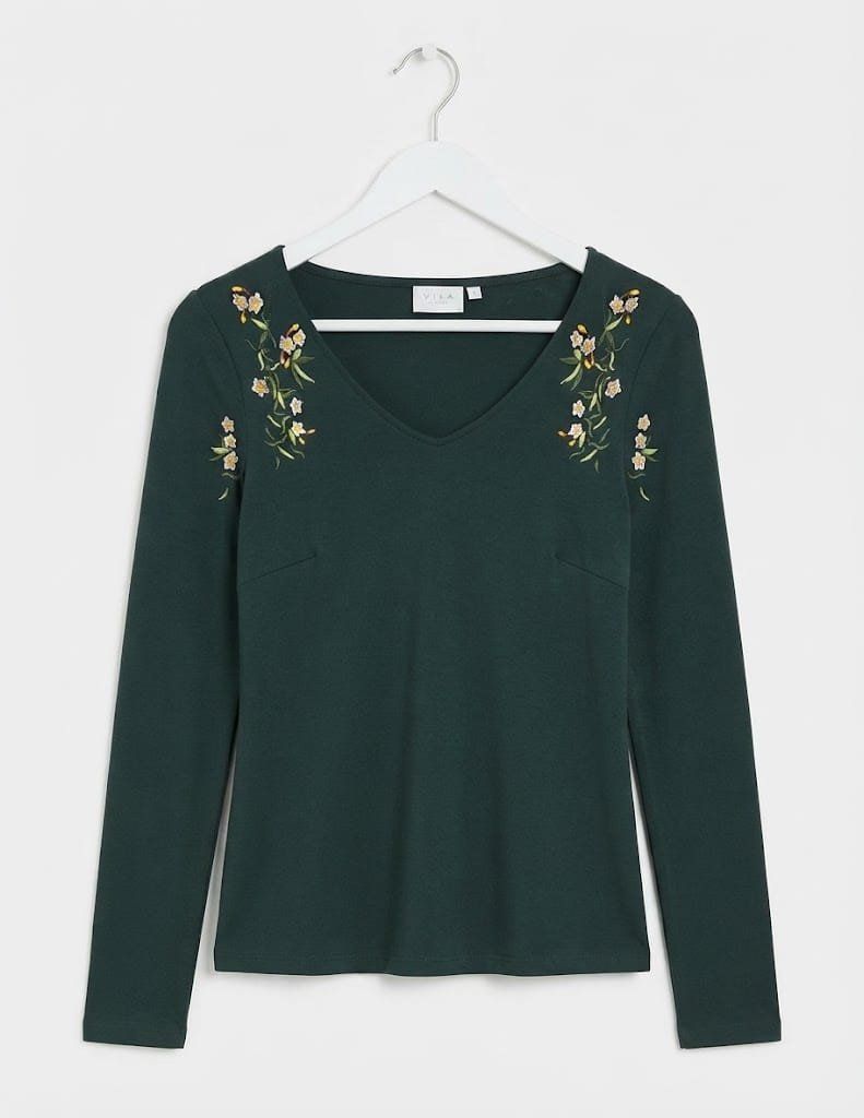 Vila Pullover & Sweatshirts: Wunderschöner langärmliger Pullover von Vila mit Blumenstick – Gebraucht aus Dürnten von Chiccc-CH