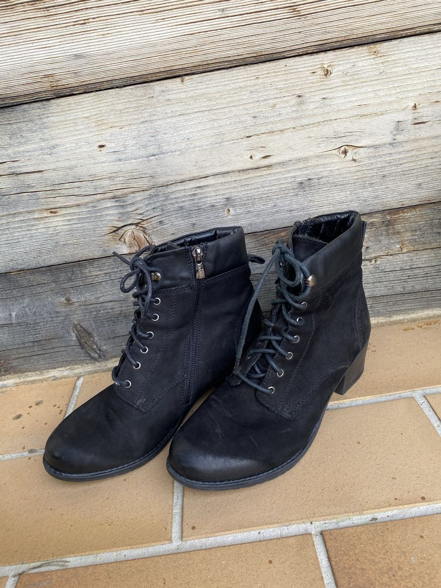 Scarpe da donna: Black lace up ankle boots – Usato da St-Cergue venduto da noabzz