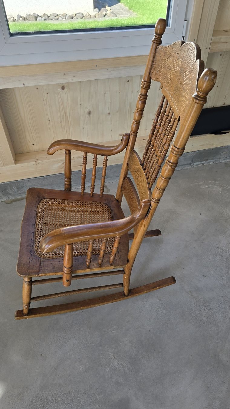 Chaises: Schaukelstuhl antik – D'occasion à Altstätten SG par Haegi001 1