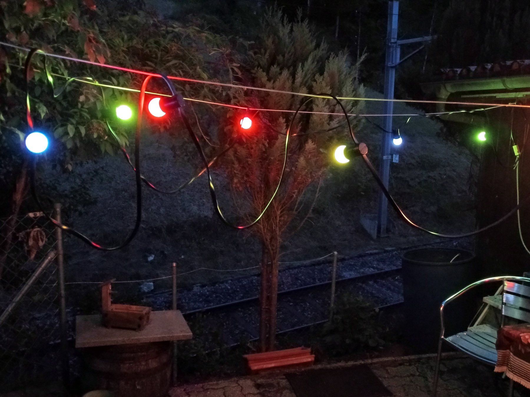 Ghirlande e barre luminose: Lichterkette 10m mit farbigen Glühlampen – Nuovo (secondo la descrizione) da Grüningen venduto da Urtica