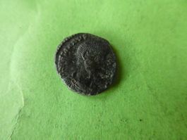 uralte Bronzemünze    16 mm     2.26 g