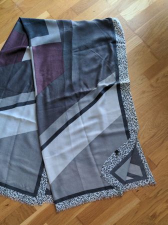 Eleganter Winter Schal mit Muster - Grau, Weiss, Lavendel