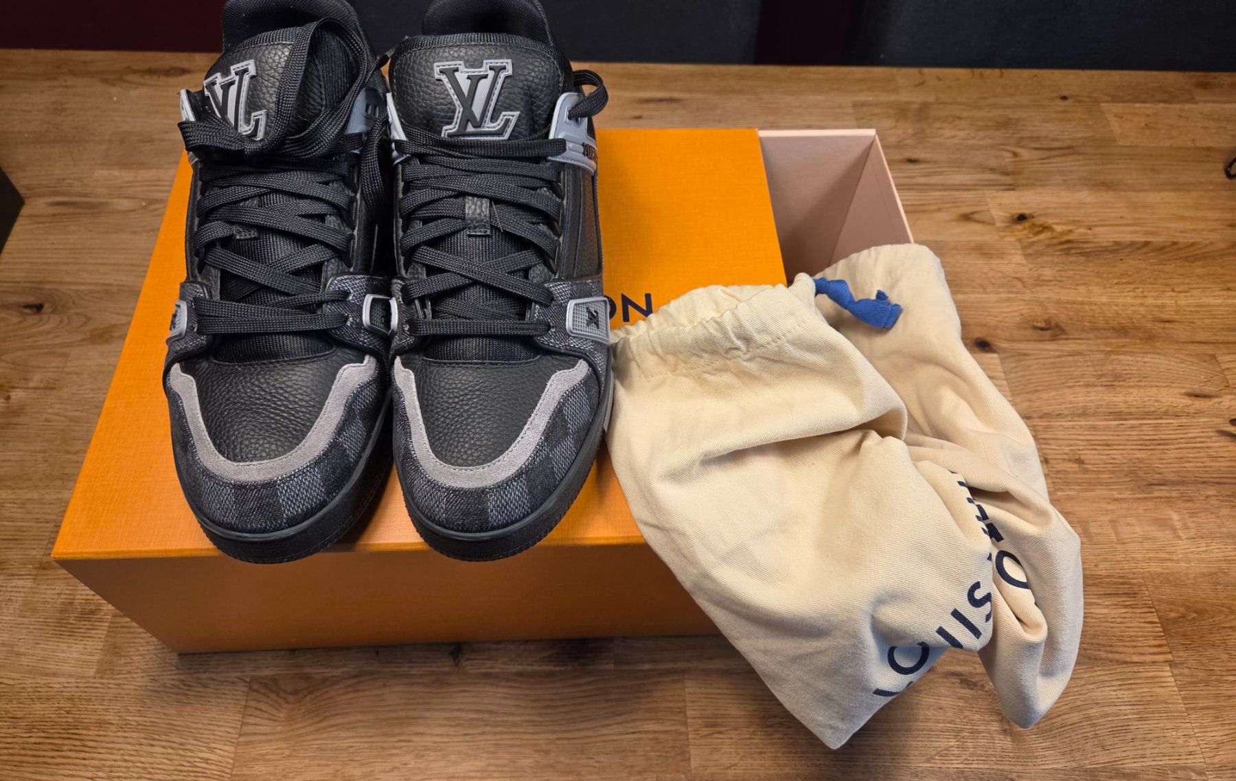 Louis Vuitton Scarpe da uomo: Louis Vuitton Trainer Gr.6 /40-41 – Usato da Hinwil venduto da Nicen 4