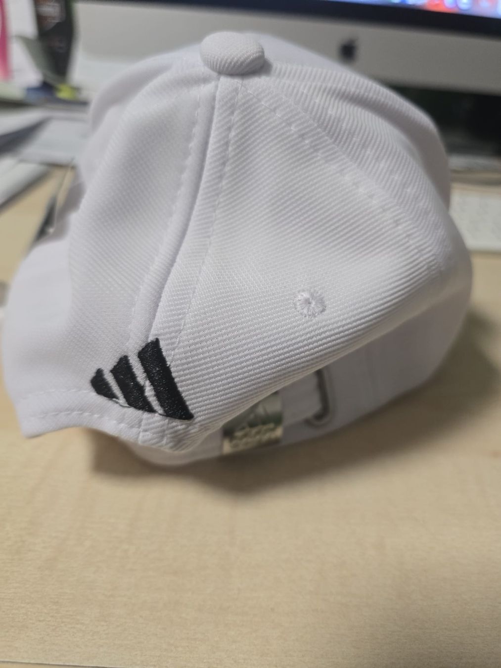 Sonstige Kleidung & Accessoires: ADIDAS  CAPE   *** – Gebraucht aus Zürich von Fifa 1